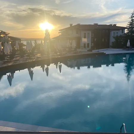 Aj 1 With Pool View, Santa Marina Village, 아파트 소조폴
